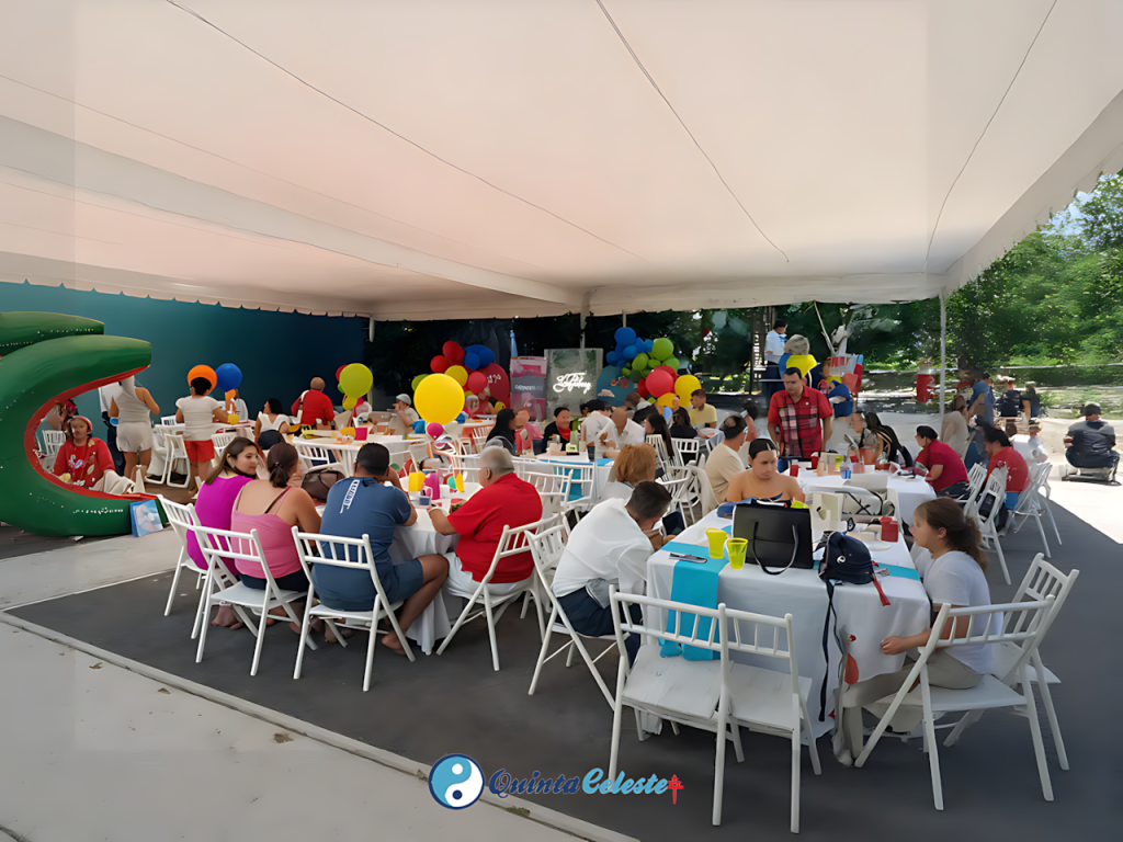 Celebración de Evento Privado con Invitados | Ambiente Festivo Celebración de evento familiar o boda con invitados en mesas, Quinta Celeste, renta de quintas para fiestas privadas en Morelos.