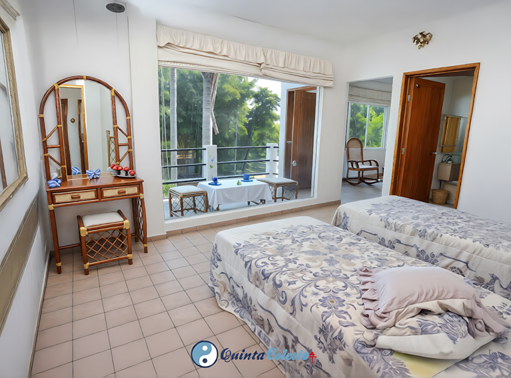 Habitación con Vista a la Alberca Climatizada | Despierta con un Panorama Único Habitación doble con vista directa a la alberca climatizada en Quinta Celeste, hospedaje con vista privilegiada.