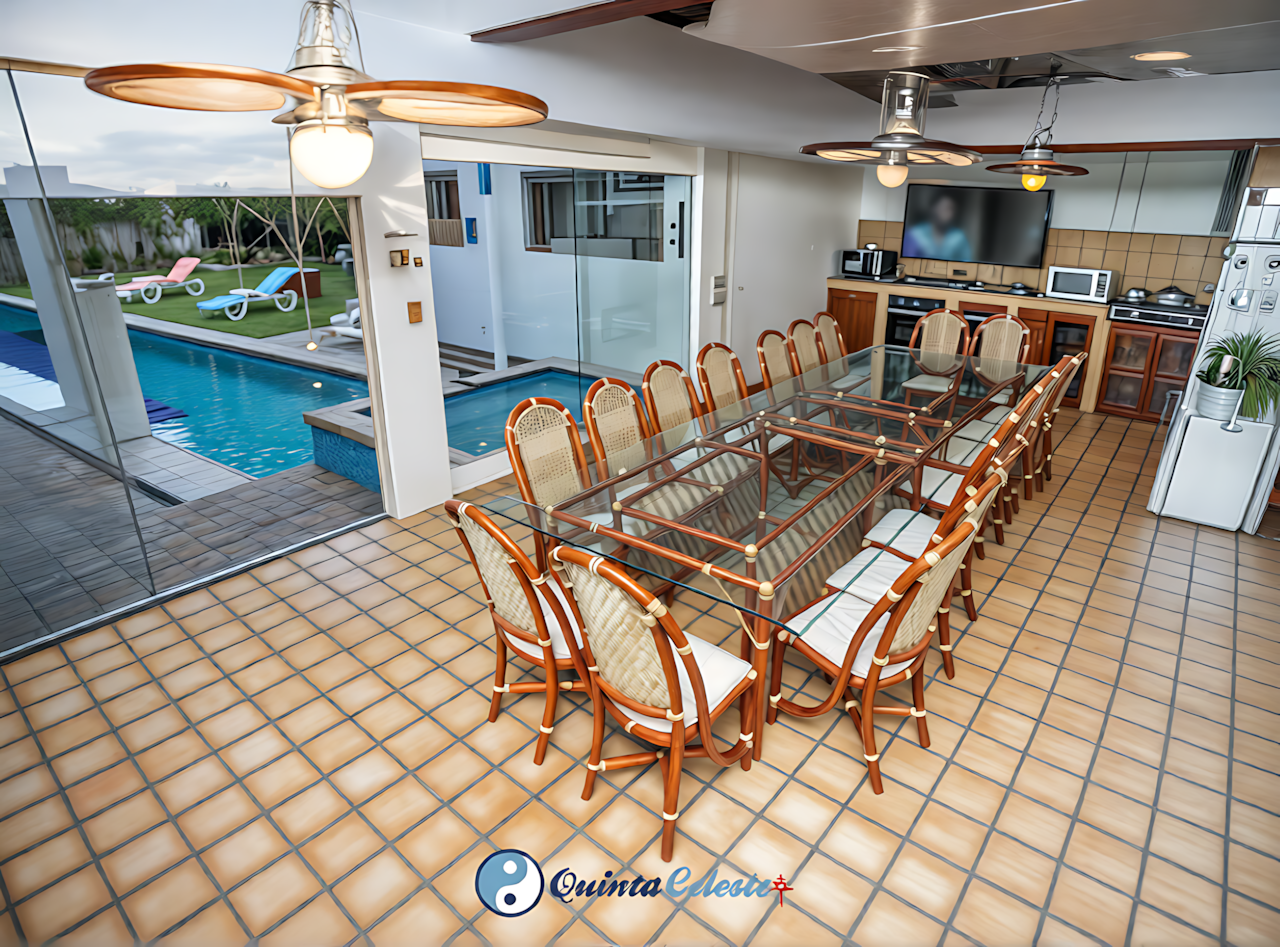 Cocina totalmente equipada en Quinta Celeste, ideal para preparar alimentos en reuniones familiares o con servicio de cocinera.